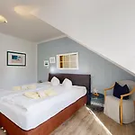 Appartementhaus Binzer Sterne 59 * Binz