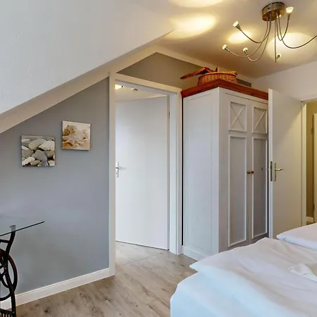 Appartementhaus Binzer Sterne 59 *